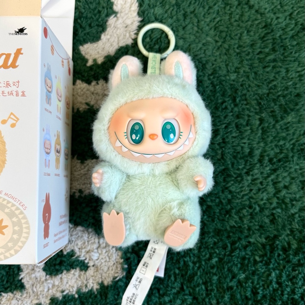 Pop Mart Labubu Have A Seat “Ququ”